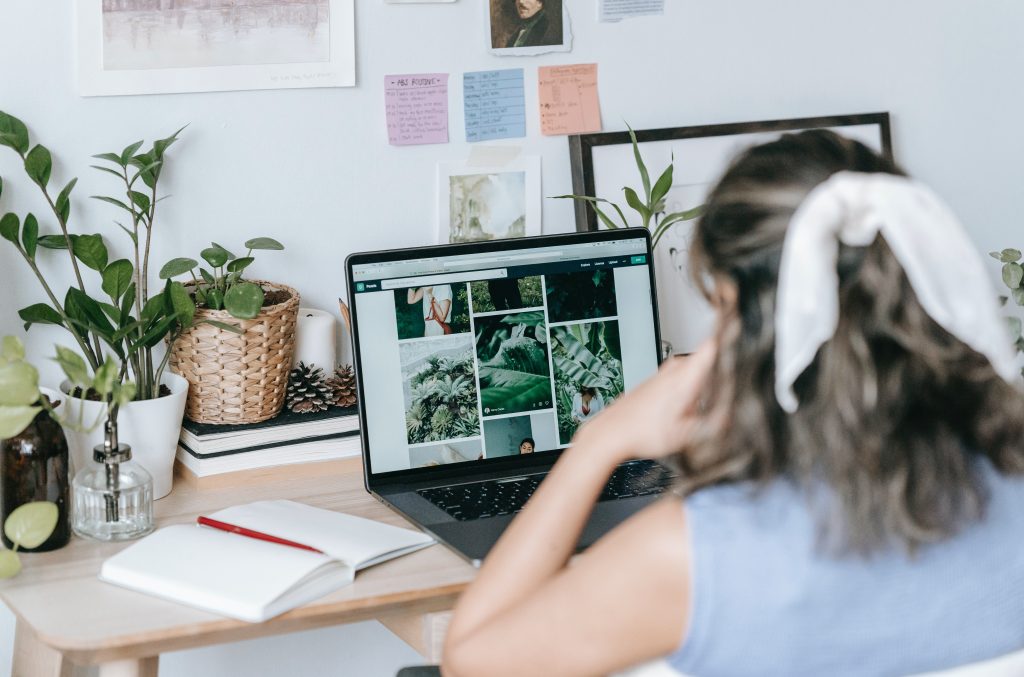 woman using images for website